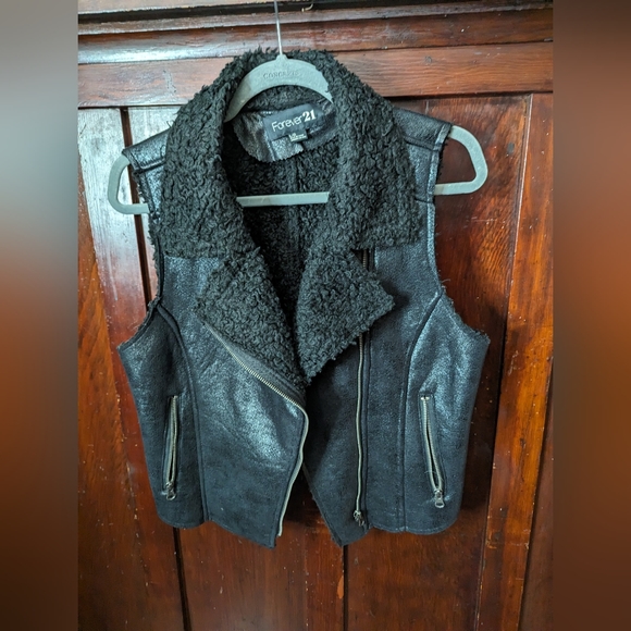 Faux leather Sherpa vest - Picture 1 of 6